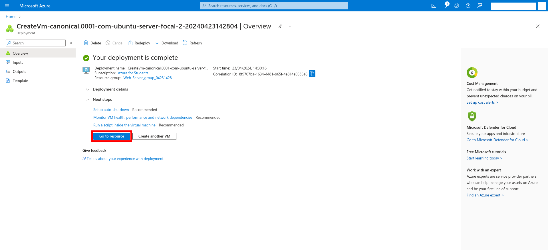 Menu de deployment com mensagem 'Your deployment is complete', com os botões: 'Go to resource', 'Create another VM'. O botão 'Go to resource' está contornado de uma moldura vermelha'.